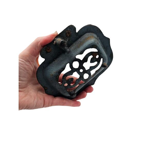 Vintage Cast Iron Rooster Soap Dish for Outdoors Mount Rustic Yellow Rooster Red - Picture 5 of 5